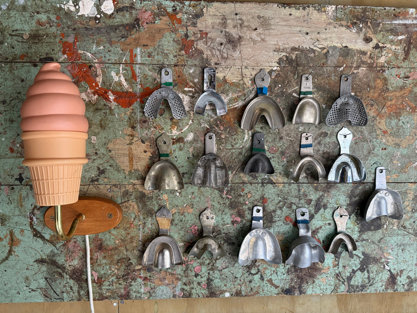 16 dental impression trays / molds