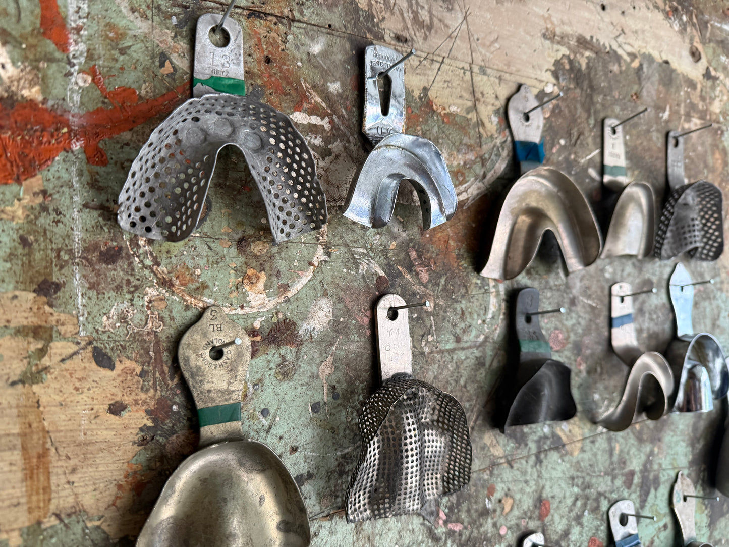 16 dental impression trays / molds