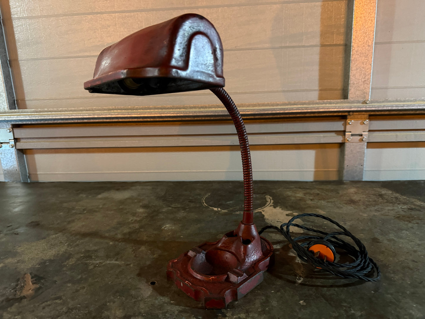 Gooseneck workshop desk lamp
