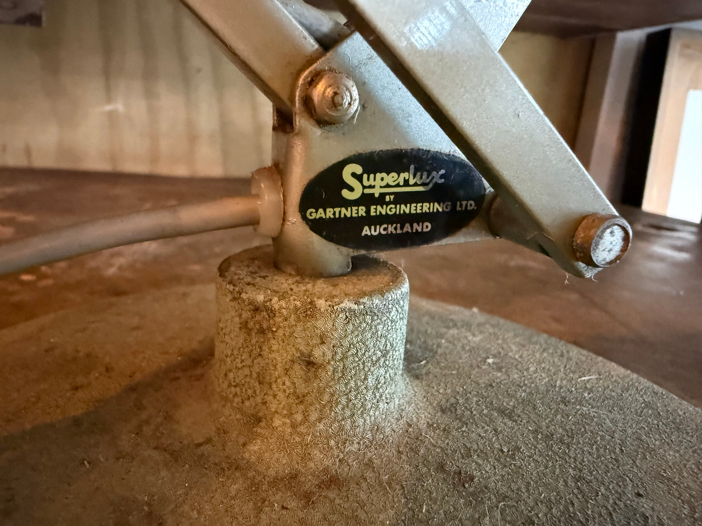Angle poise desk lamp